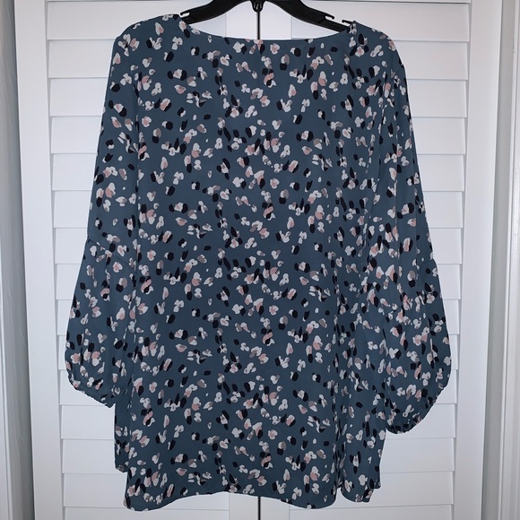 *CLOSET CLEANOUT* Collective Concepts Blouse - Picture 6 of 8